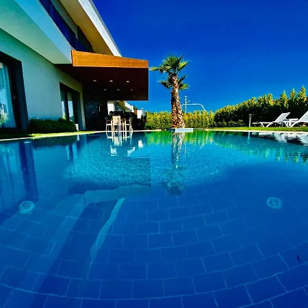 Oasis Villalari 4 فيلة