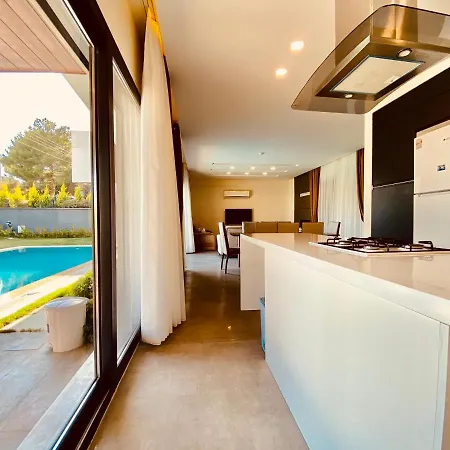 Oasis Villalari 4 * كوشاداسيه