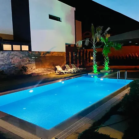 Oasis Villalari 4 فيلة *