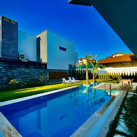 Oasis Villalari 4 كوشاداسيه