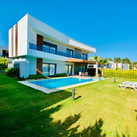 فيلة Oasis Villalari 4